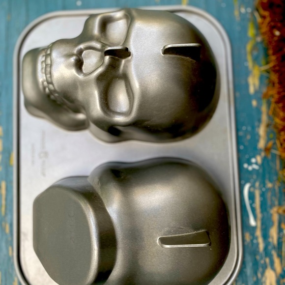 SKULL Cake Mold 3-D - Picture 4 of 15